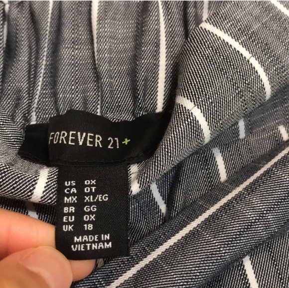 Forever 21 Plus Size Paper Bag Pin-stripe Shorts - Picture 4 of 4